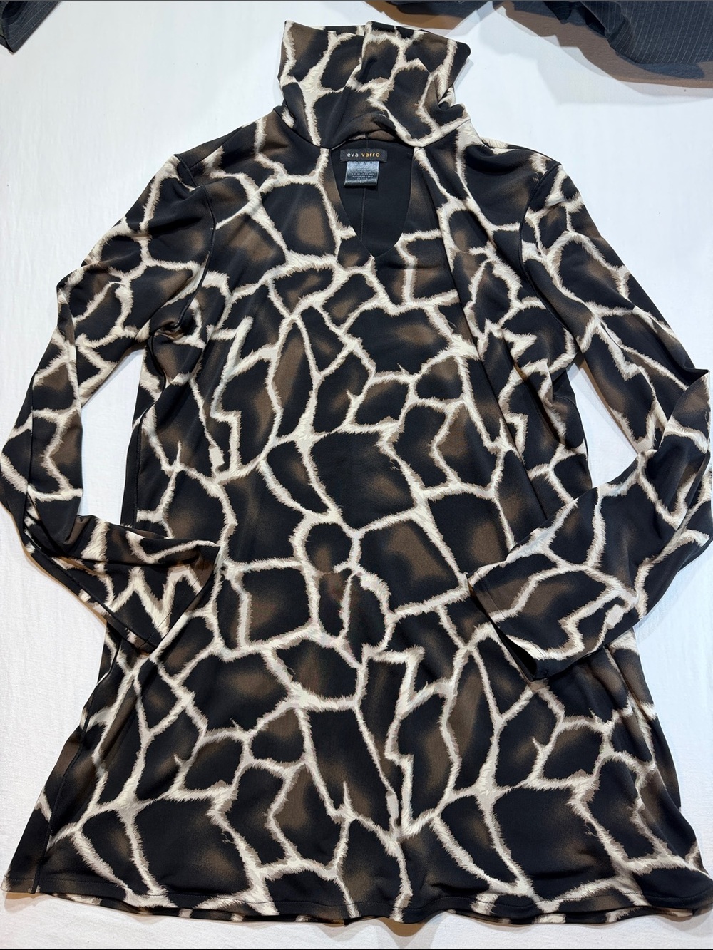 eva varro Black and Cream Abstract Giraffe print mini Dress USA lined